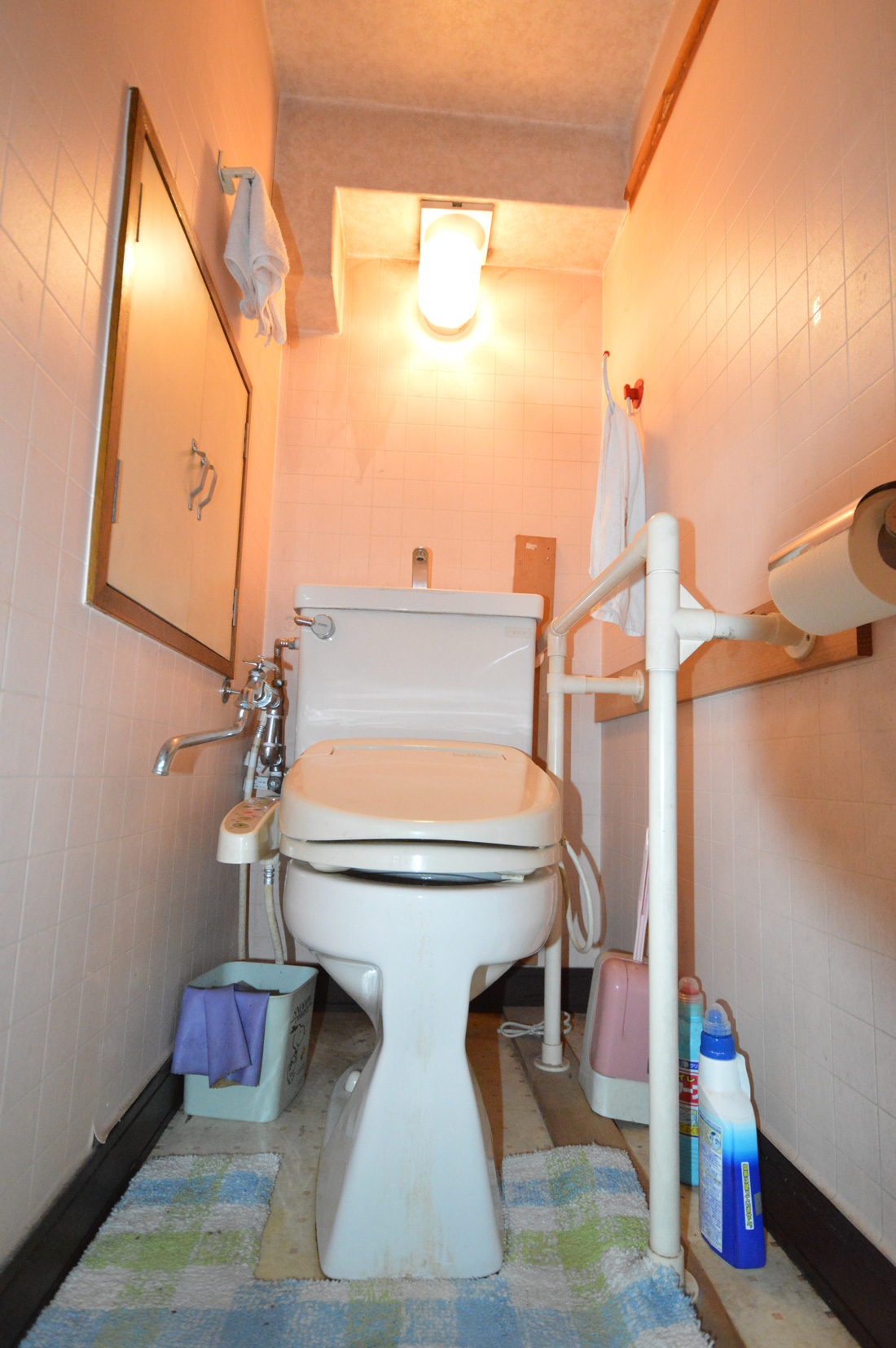 Before：階段下の為少々狭いトイレ